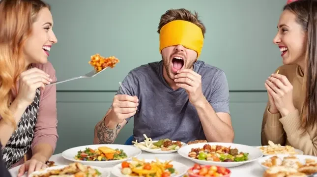 闭眼盲猜食物挑战